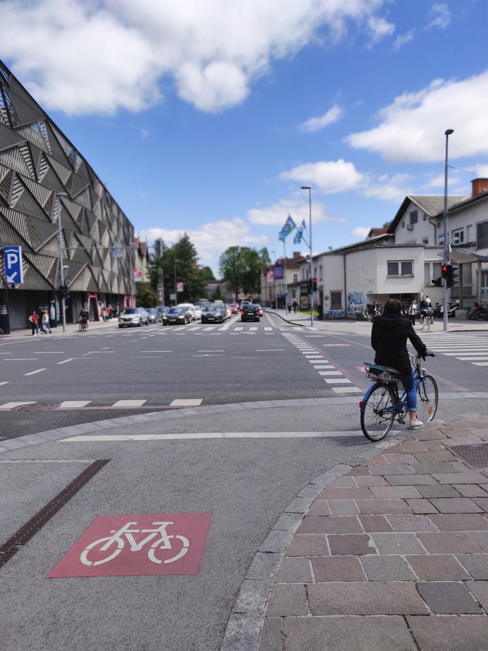 Izgradnja mostu preko Ljubljanice in podalj&scaron;ka Njego&scaron;eve ceste med Ro&scaron;ko cesto in Zalo&scaron;ko cesto