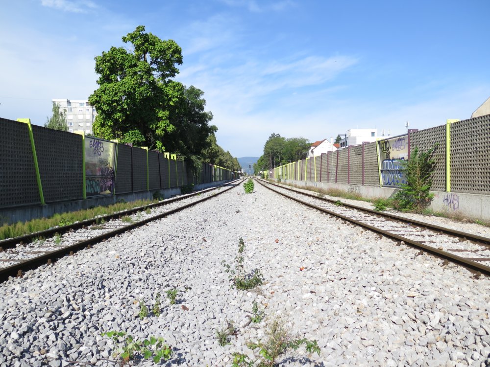 Nadgradnja protihrupne za&scaron;čite za železni&scaron;ko infrastrukturo na odseku Maribor&ndash;Ru&scaron;e